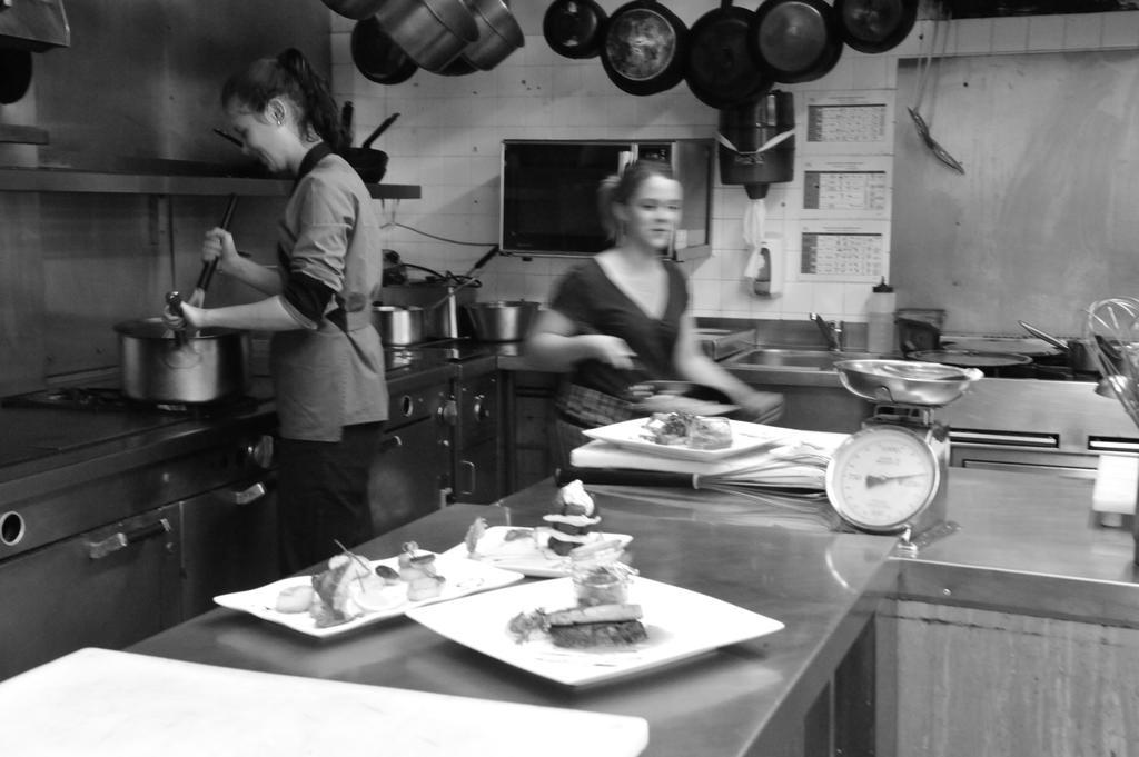 Logis Hotel Le Prieure Saint-Marcel  Buitenkant foto